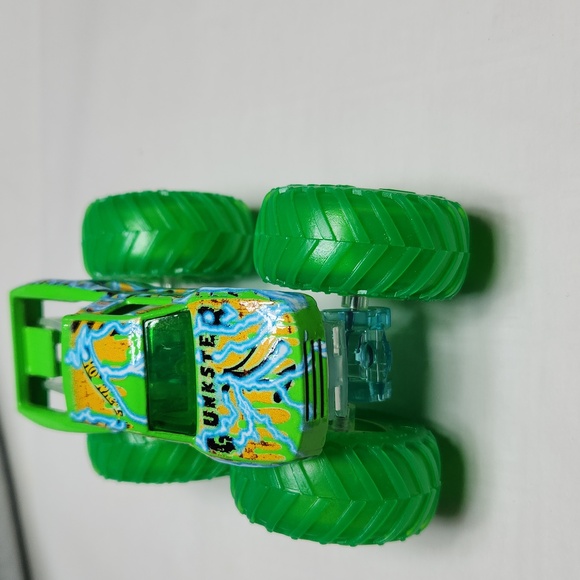 Hot Wheels Monster Truck - Picture 2 of 7